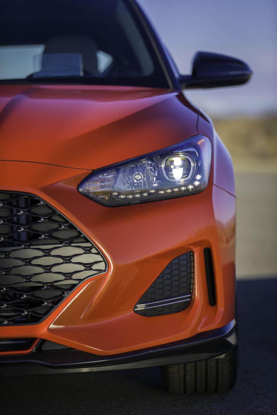 Детали экстерьера Hyundai Veloster Turbo 2018 года  (NA) (фото 44 из 61)